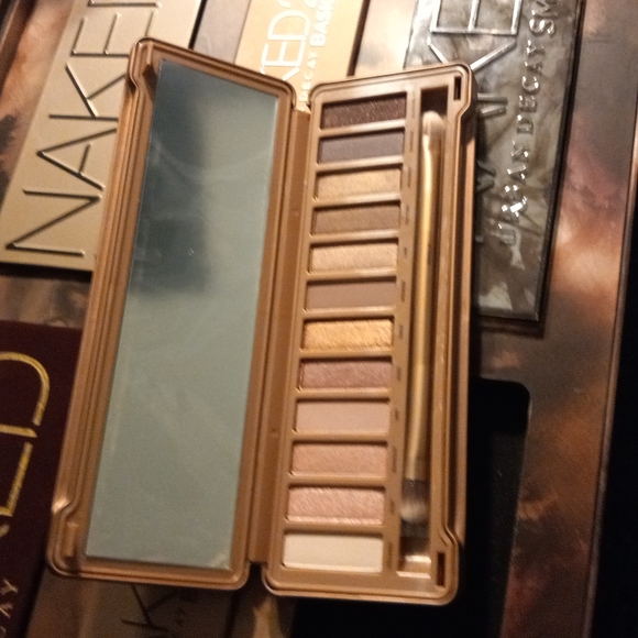 URBAN DECAY NAKED NUMBER ONE EYESHADOW VAULT - Picture 8 of 13
